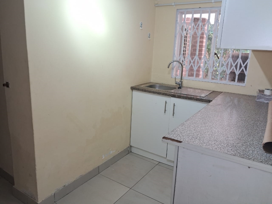 To Let 1 Bedroom Property for Rent in Summerpride Eastern Cape